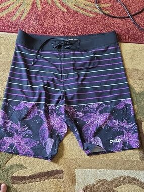 Euc! Oakley Sz 38 Men’s Black and Purple Floral Stripe Board Shorts